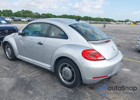 2015 Volkswagen Beetle 1.8T Classic z USA, uszkodzony, nr VIN 3VWF17AT1FM649625
